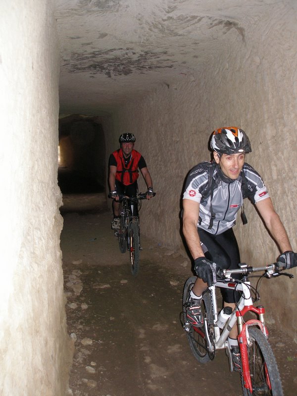 Tunnel romain : Passage dans le tunnel romain des Cantarelles