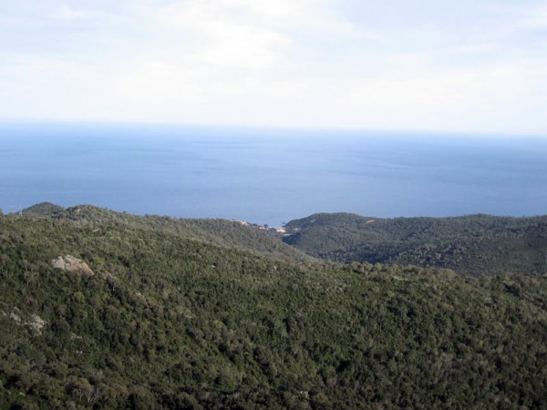 vue du belvedère : La marine de Cala d'Oro, terminus de la descente.