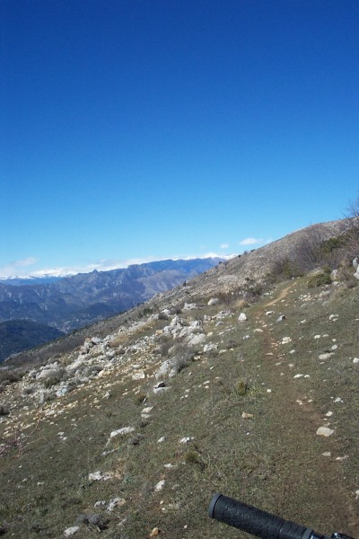 #4 Montée sur Cabanelles : Ce sentier est raide, nécessite un portage et quelques poussages, mais ce qu Montée sur Cabanelles : Ce sentier est raide, nécessite un portage et quelques poussages, mais ce qu'il est chouette de monter aux Cabanelles sans passer par la route du Col de la Madone !