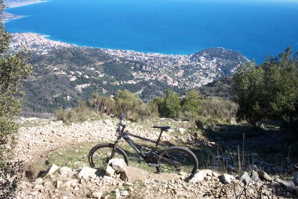 #12 Pause Photo : Toujours la baie de Menton, et au fond l Pause Photo : Toujours la baie de Menton, et au fond l'Italie