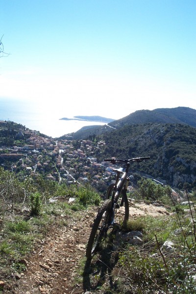 #14 Descente par le GR 51 : La vue est sympa par ici aussi. Descente par le GR 51 : La vue est sympa par ici aussi.