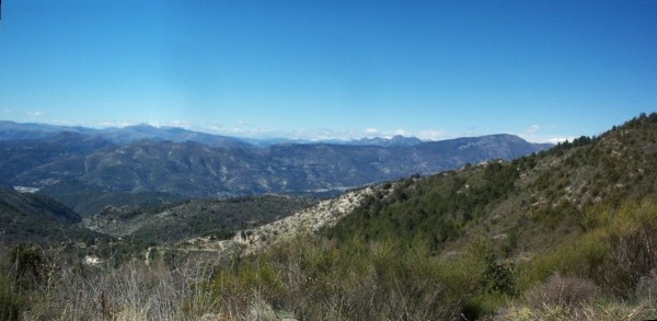 #1 Juste après le Golf : Vue sur les adrets encore enneigés du Mercantour. Juste après le Golf : Vue sur les adrets encore enneigés du Mercantour.