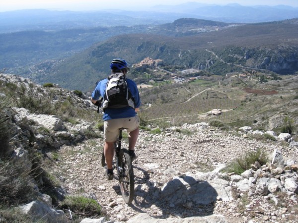 #6 Cavillore Est : Stéphane dans une épingle avec vue sur Gourdon. Faut pas sortir ! Cavillore Est : Stéphane dans une épingle avec vue sur Gourdon. Faut pas sortir !