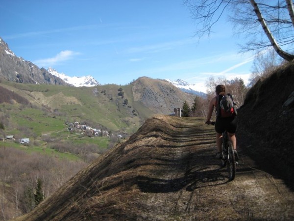 #1 Maud : Face au village d Maud : Face au village d'Oulles.