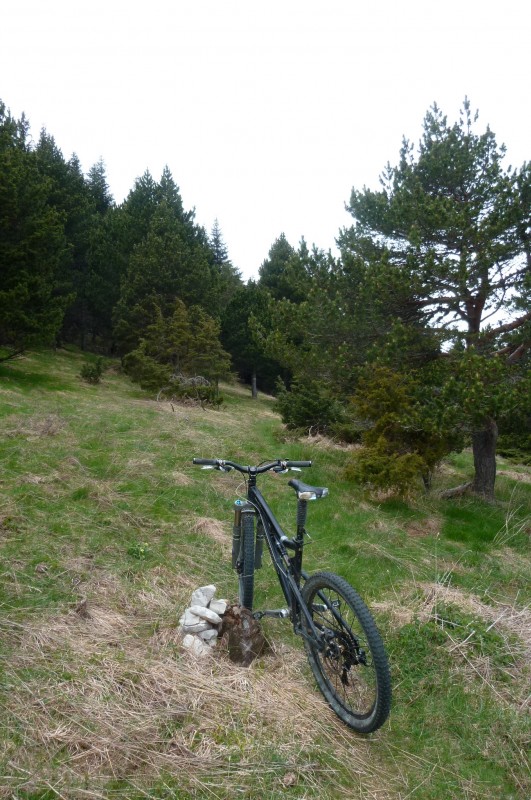 #4 Col point 1571 : du col s Col point 1571 : du col s'en suit un sublime single dans les bois.. mais bien trop