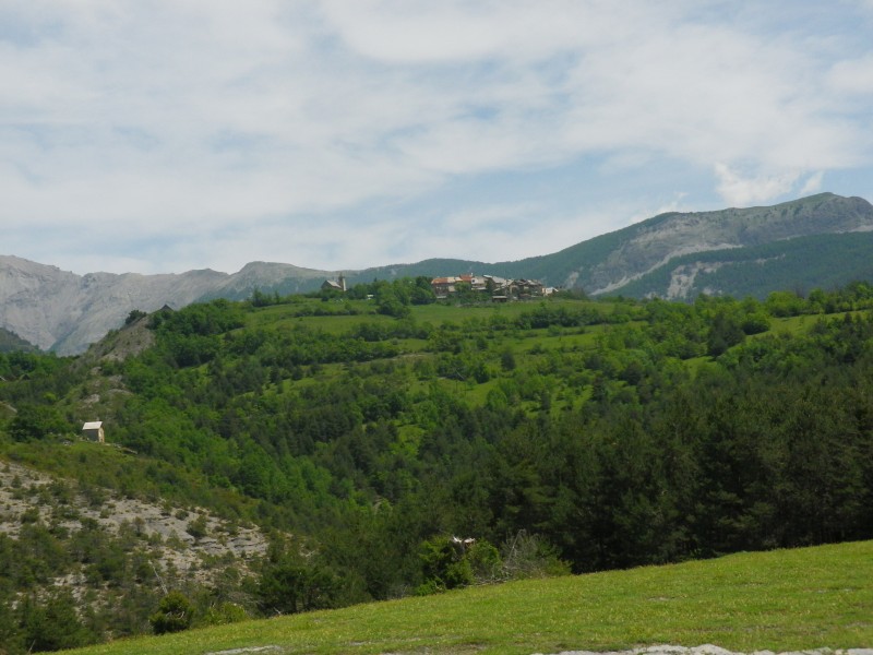 #17 la lare : Chateauneuf dans son écrin la lare : Chateauneuf dans son écrin
