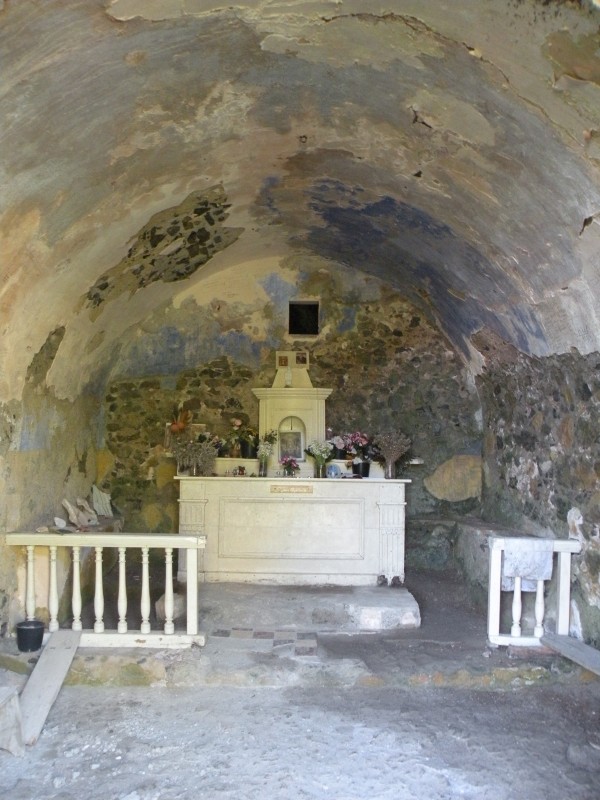 #4 photo5 : l photo5 : l'intérieur, on se demande comment l'Autel a pu être monté içi
