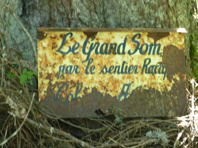 #1 Balisage du siecle dernier : sur ce sentier à l Balisage du siecle dernier : sur ce sentier à l'abandon