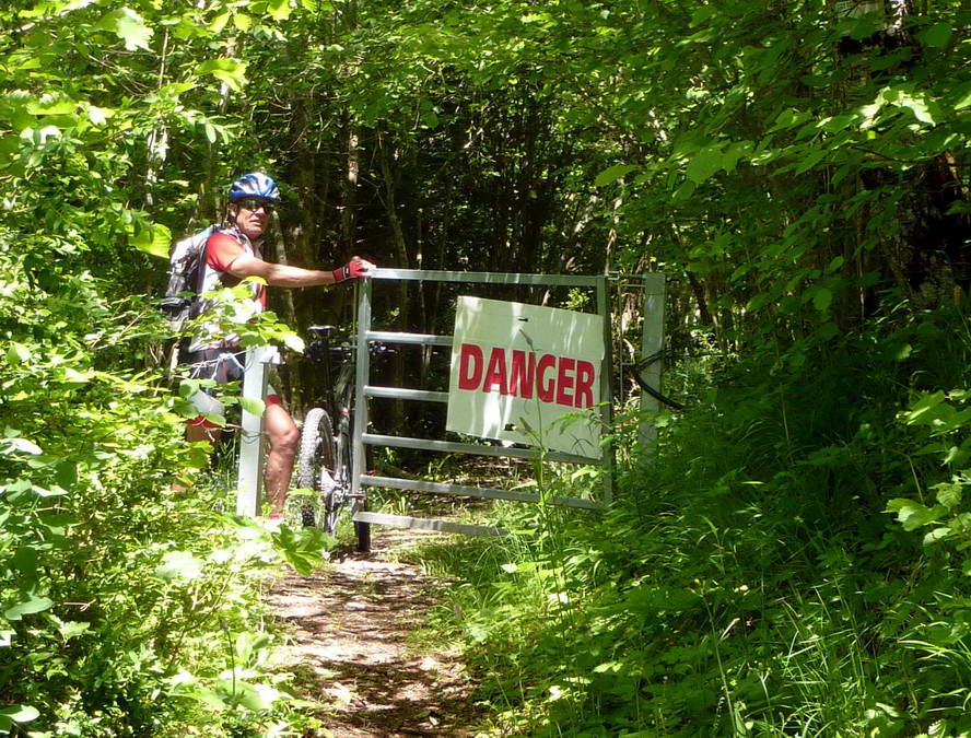 #15 Barrière pastorale : fermeture automatique, ça règle le problème des étourdis qui laissent ouvert! Barrière pastorale : fermeture automatique, ça règle le problème des étourdis qui laissent ouvert!