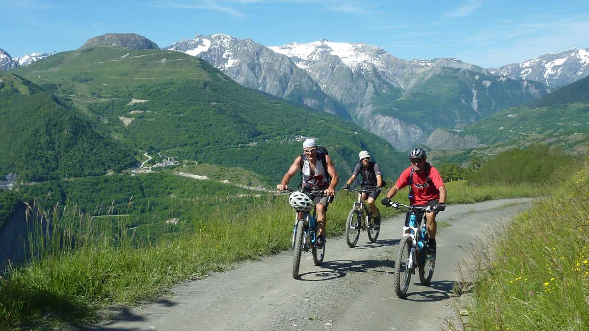 #2 Piste de Mizoen : le Pic du col d Piste de Mizoen : le Pic du col d'Ornon en arriere plan