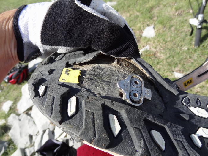 #12 Mavic Alpine XL : XL c Mavic Alpine XL : XL c'est le prix, pas la qualité. Durée de vie : 7 mois. Le portage du jour a eu raison de la godasse.