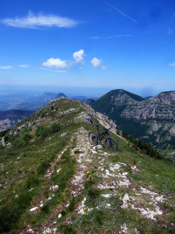 Au col, sur la crête : Grand beau, belle vue