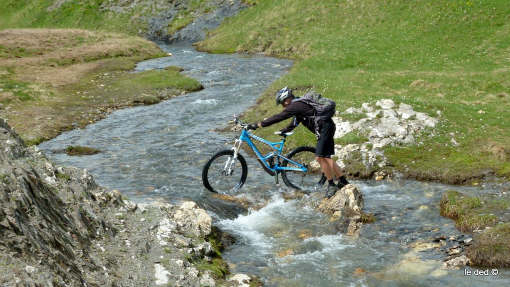 #35 Ruisseau de Rachas : passage en fiote ;) Ruisseau de Rachas : passage en fiote ;)