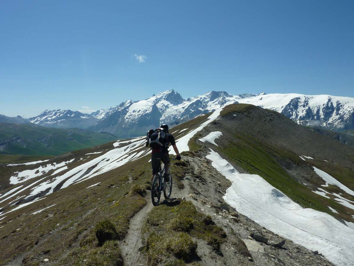 #8 Parcours de cretes : vers la Tete du Vallon, la crete est roulante et panoramique Parcours de cretes : vers la Tete du Vallon, la crete est roulante et panoramique