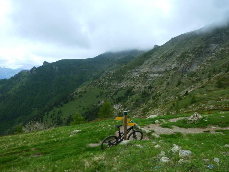 Traversée du Chevalet : point 2100. Pas mal de chemin parcouru depuis la petite pointe rocheuse au fond