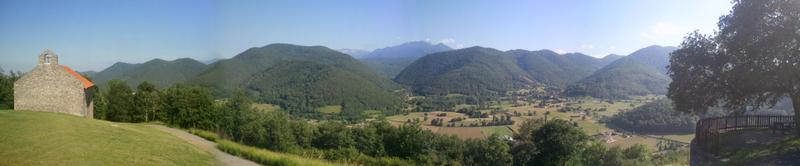 #2 photo 2 : Vue au fond de la vallée. En bas, plusieurs hameaux de Sauveterre. photo 2 : Vue au fond de la vallée. En bas, plusieurs hameaux de Sauveterre.