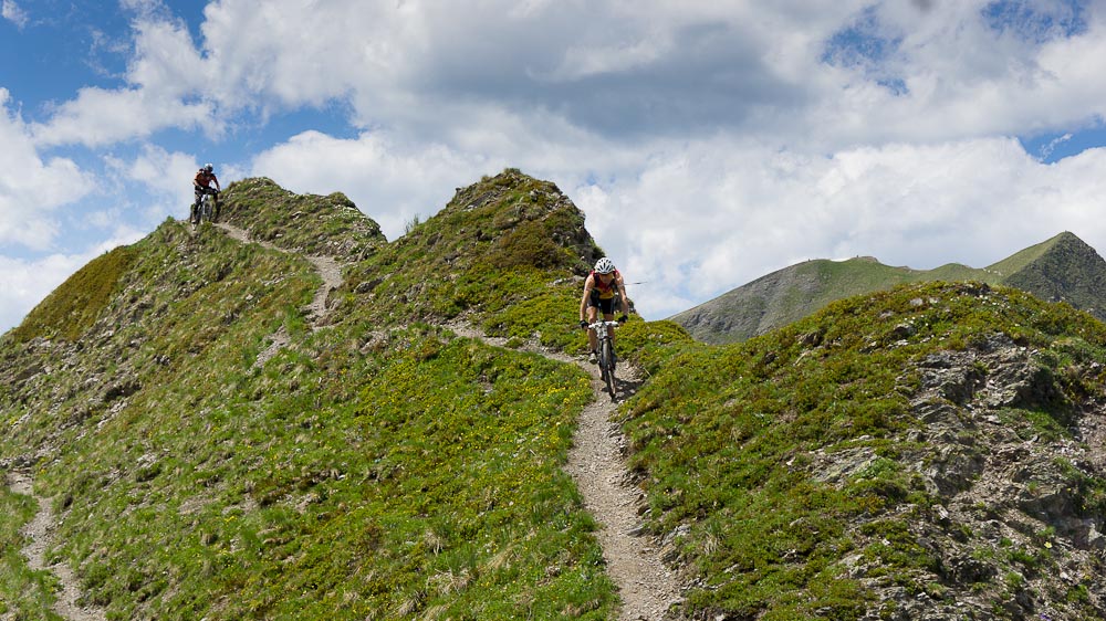 #12 Sur l Sur l'arête : Le mont Jovet au fond
