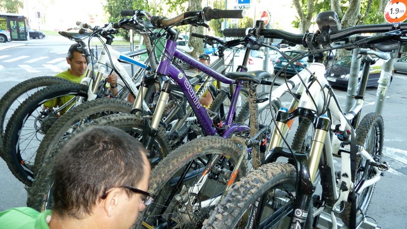 #1 Départ : Pas de train alors remorque 6 vélos! Merci Fabien Départ : Pas de train alors remorque 6 vélos! Merci Fabien