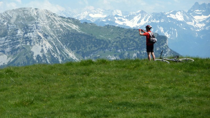 #53 Frère François : prenant Chamechaude dans ses mains... ou en photo peut-être? Frère François : prenant Chamechaude dans ses mains... ou en photo peut-être?