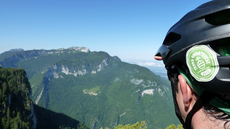 #34 Là bas : C Là bas : C'est encore loin la Grande Sure et la descente finale. Vue depuis le belvédère d'Arpison