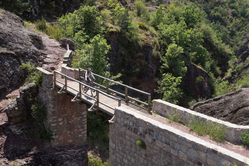 Pont d'Amen : il va falloir remonter un peu (poussage).