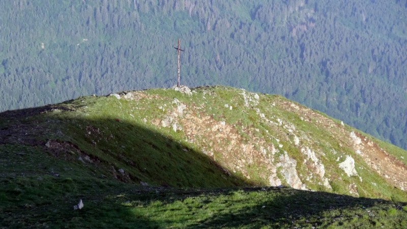 La croix au bout de l'arête : Croix au bout de l'arête ouest (arête de Plan Jean?)