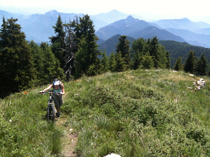 #1 Arrivée au sommet : Stéphanie en finit avec la montée. Arrivée au sommet : Stéphanie en finit avec la montée.