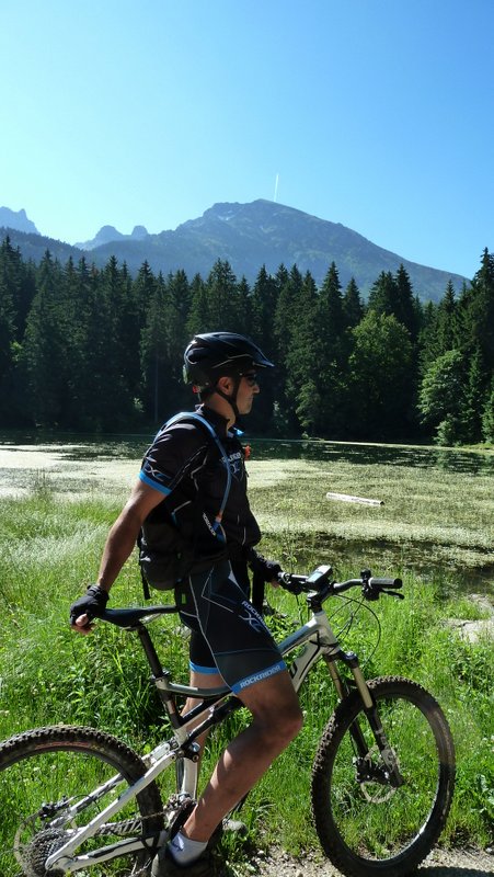 Lac de Freydière : Le sommet avec ce petit lac romantique!