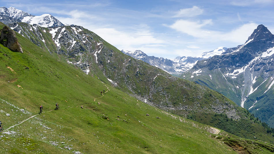 #10 Retour vers le Col de la Chal : joli sentier bien taillé Retour vers le Col de la Chal : joli sentier bien taillé