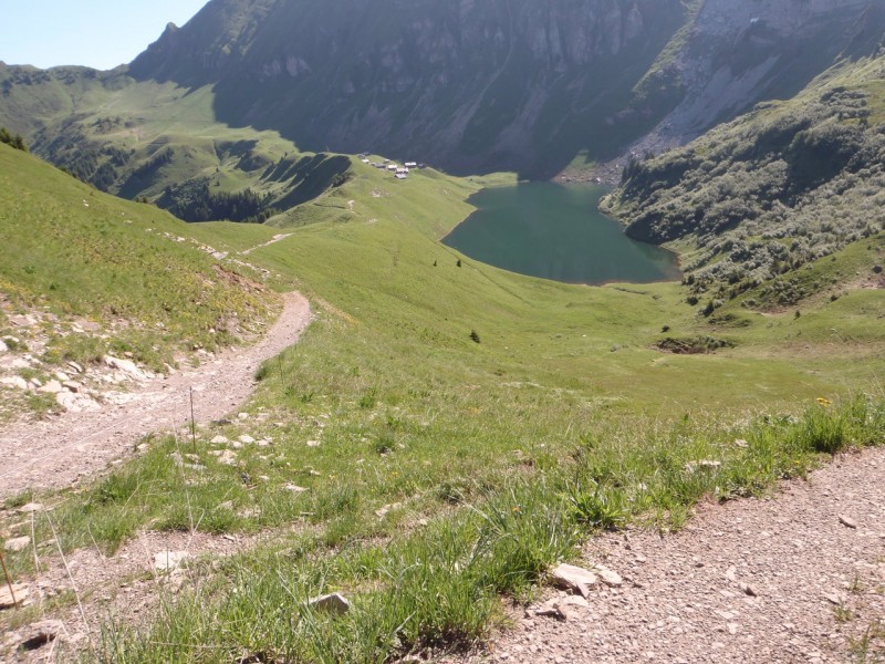 #3 Col de la Forclaz : Vue sur le Lac de Lessy Col de la Forclaz : Vue sur le Lac de Lessy