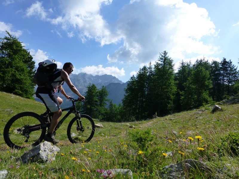 Ca roule un peu : Ligne de crête herbeuse