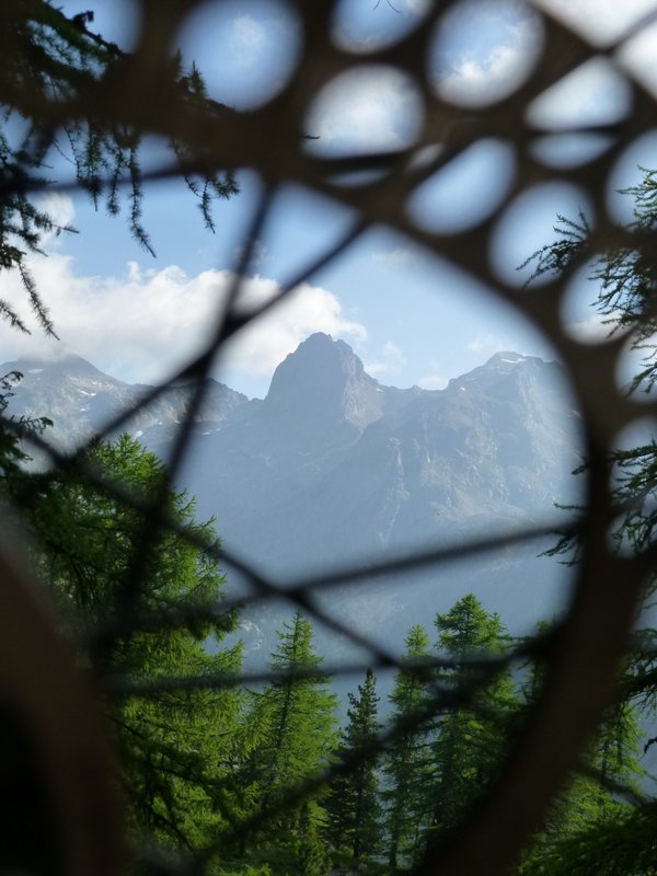 #5 La Cougourde : Magnifique cailloux sur lequel de nombreuses voies sont équipées La Cougourde : Magnifique cailloux sur lequel de nombreuses voies sont équipées