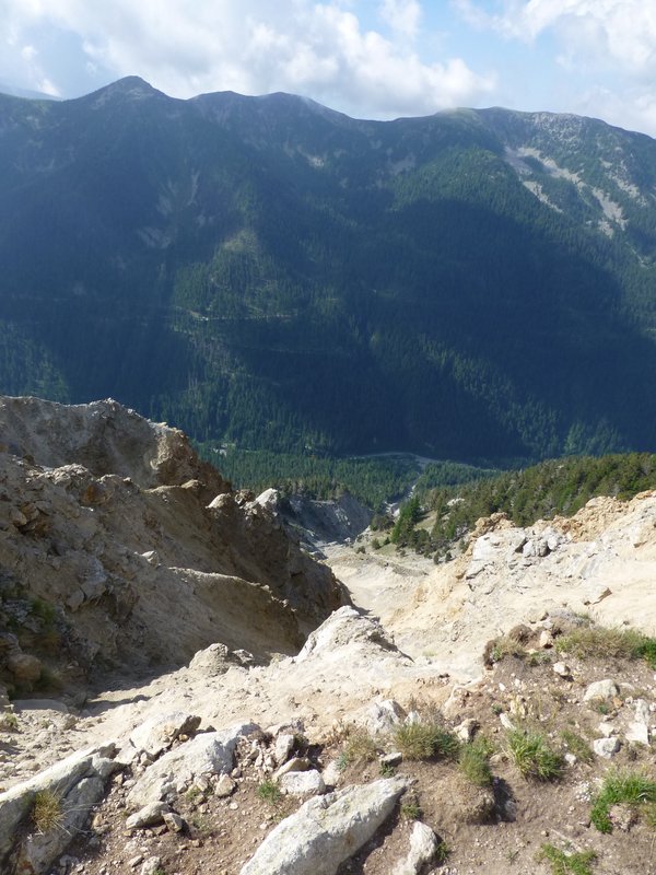 Cime du Pisset : juste au bord du sommet, une ravine énorme !