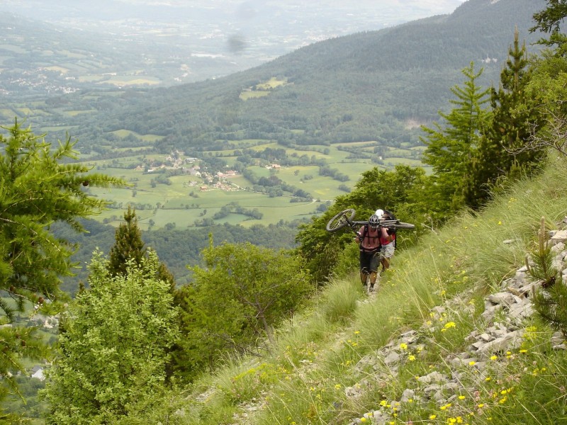 Portage : sous le col de la Saume