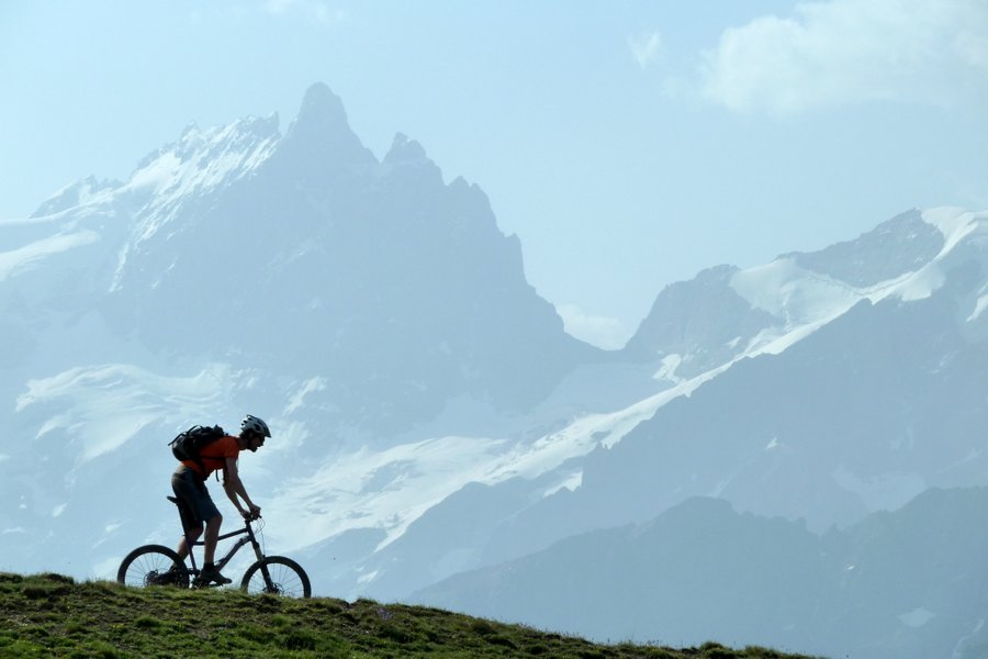 Col du Souchet : Une petite pente pour la photo et allons aux lacs