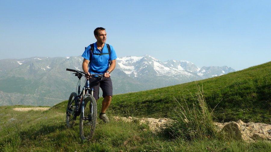 Piste inroulable : Entre 2090m et 2225m c'est pas super avec un début à peu près roulant puis ensuite cailloux beaucoup trop gros