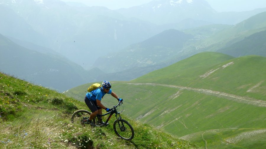 #20 Epinglu mais toujours faisable : Joueur, beau, roulant... un régal d Epinglu mais toujours faisable : Joueur, beau, roulant... un régal d'alpage qui prends son temps pour nous descendre dans la vallée