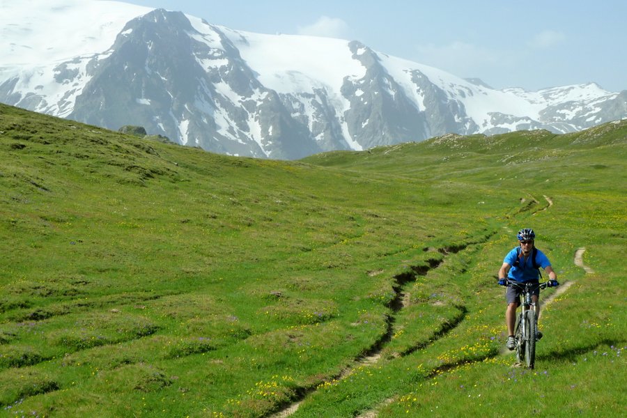 #8 Retour au col du Souchet : Tout est roulant dans l Retour au col du Souchet : Tout est roulant dans l'alpage d'Emparis