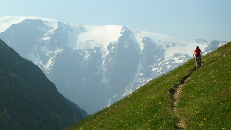#3 Allez hop dans l Allez hop dans l'alpage : Au dessus des Chalets du Rif Tort