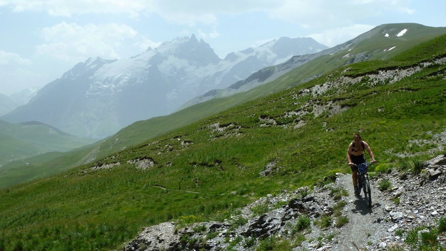 #14 Bientôt le col... : Cela chauffe mais on aime ça puis en plus cela roule là... alors faudrait pas trop se plaindre non mais. Bientôt le col... : Cela chauffe mais on aime ça puis en plus cela roule là... alors faudrait pas trop se plaindre non mais.