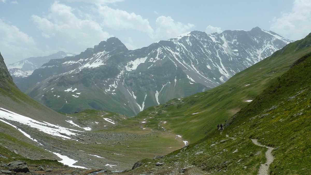 #26 sentier du refuge du Pourri : magnifique sentier balcon dans sa 1ere partie avec le refuge à gauche (pour ceux qui l sentier du refuge du Pourri : magnifique sentier balcon dans sa 1ere partie avec le refuge à gauche (pour ceux qui l'auraient pas vu !!!)