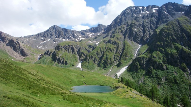 #7 Fin de la descente : On peut passer un peu au nord des lacs pour profiter d Fin de la descente : On peut passer un peu au nord des lacs pour profiter d'une belle crête!