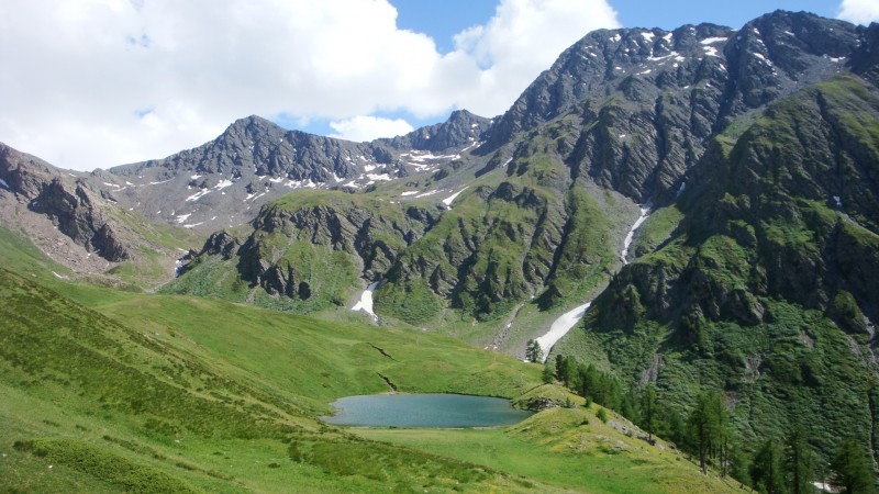 Fin de la descente : On peut passer un peu au nord des lacs pour profiter d'une belle crête!