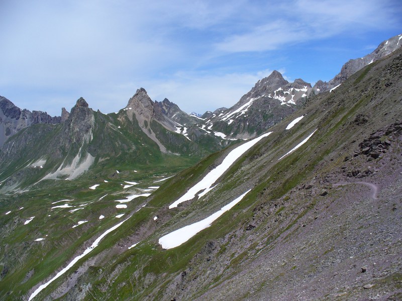 #25 Col de la Ponsonnière : Le single de montée et ses névés Col de la Ponsonnière : Le single de montée et ses névés