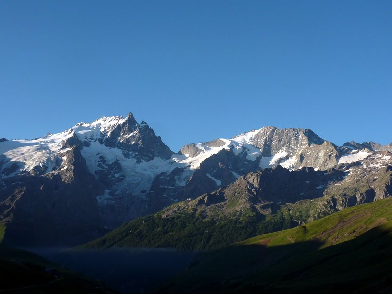 #1 Pic du Mas de la Grave : La Meije au petit matin. Pic du Mas de la Grave : La Meije au petit matin.