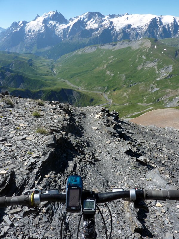 #11 Pic du Mas de la Grave : Passages roulants dès le début de la descente. Pic du Mas de la Grave : Passages roulants dès le début de la descente.