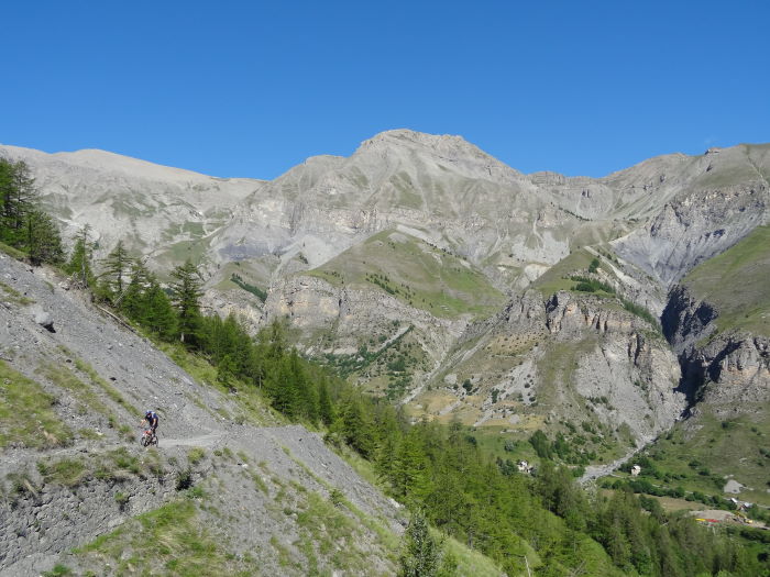 #4 Bois Chalvet : Belle vue sur le haut vallon de Demandols et la Pierre Châtel. Bois Chalvet : Belle vue sur le haut vallon de Demandols et la Pierre Châtel.