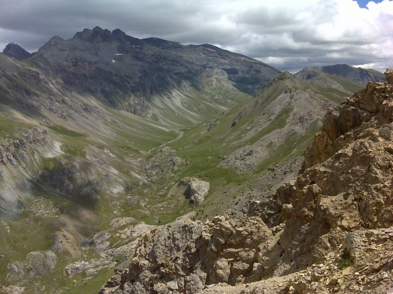 #44 Crête de Vars : Le vallon Laugier et au fond le col de Serenne Crête de Vars : Le vallon Laugier et au fond le col de Serenne