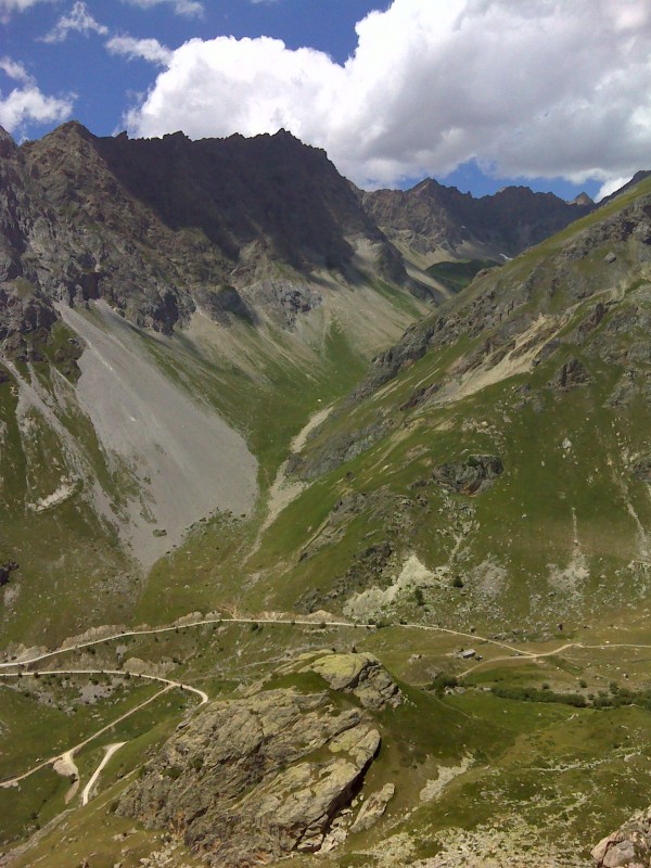 #26 Colle dell Colle dell'Infernetto : l'une des possibilités pour rejoindre le col de la Gypière. Nous opterons pour le "balcon" Stroppia à gauche. Il y a encore une 3ème option qui semble la meilleure...
