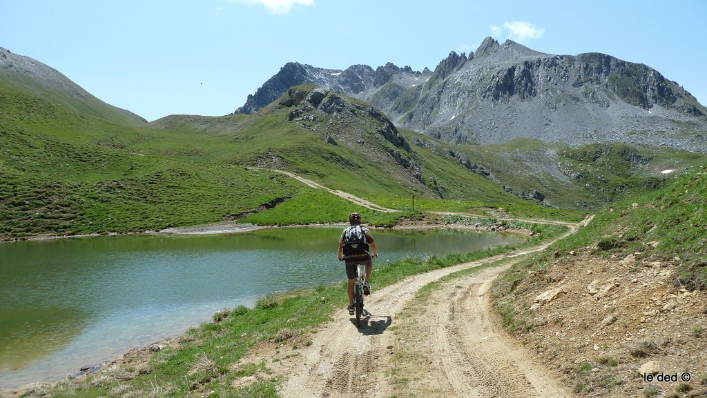 lac Blanc : Roc du Mône et de la Pêche en arrière plan